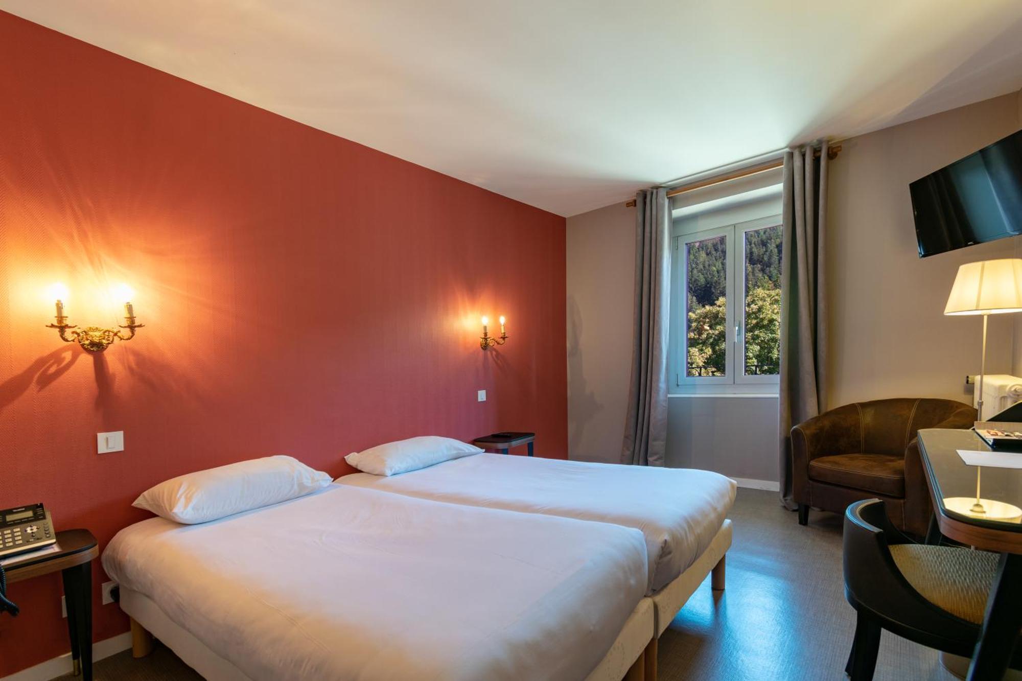 Hotel-Restaurant Le Lac Malbuisson Buitenkant foto