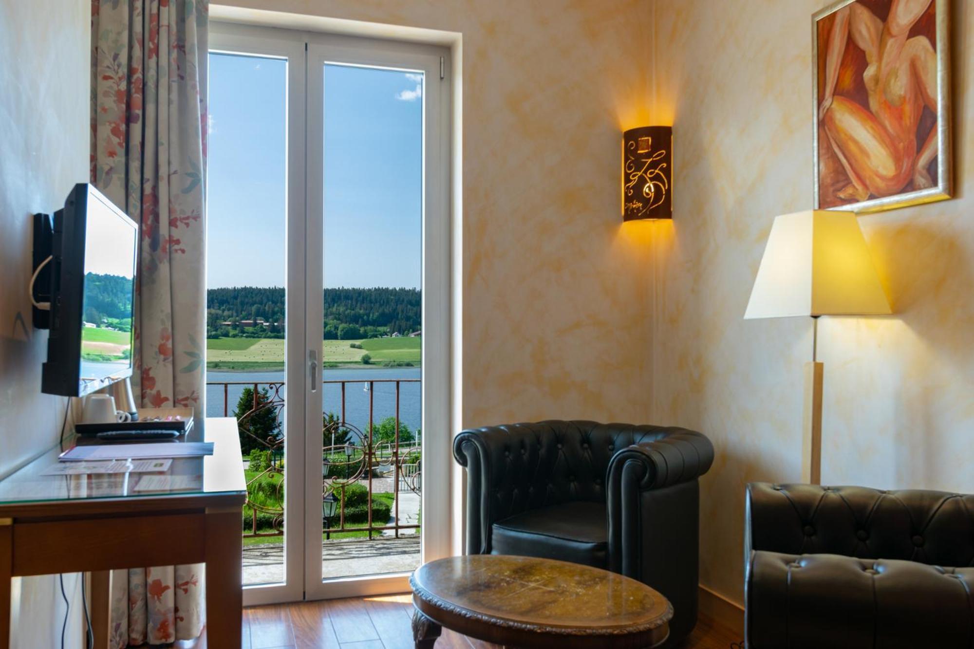 Hotel-Restaurant Le Lac Malbuisson Buitenkant foto