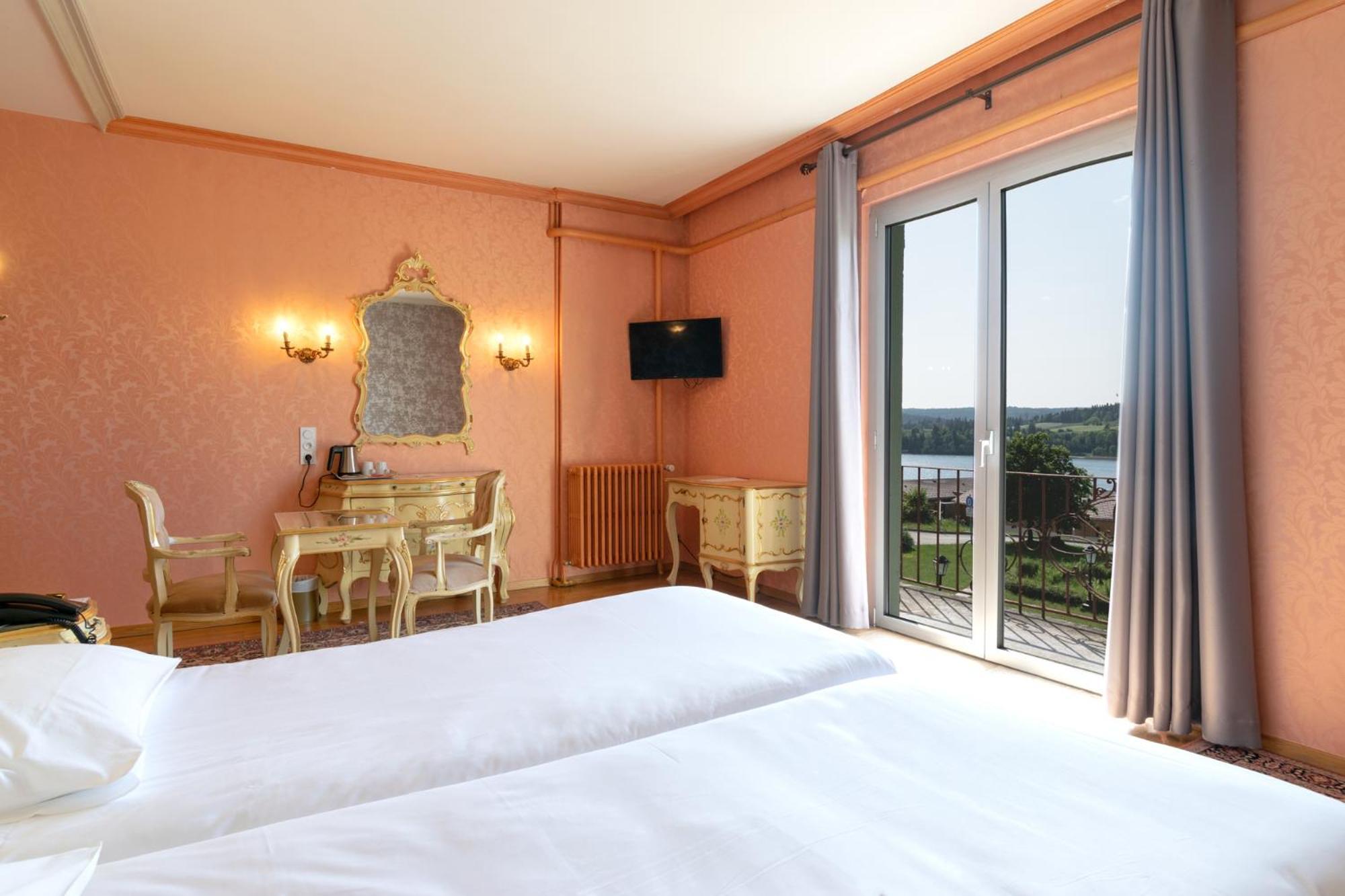 Hotel-Restaurant Le Lac Malbuisson Buitenkant foto