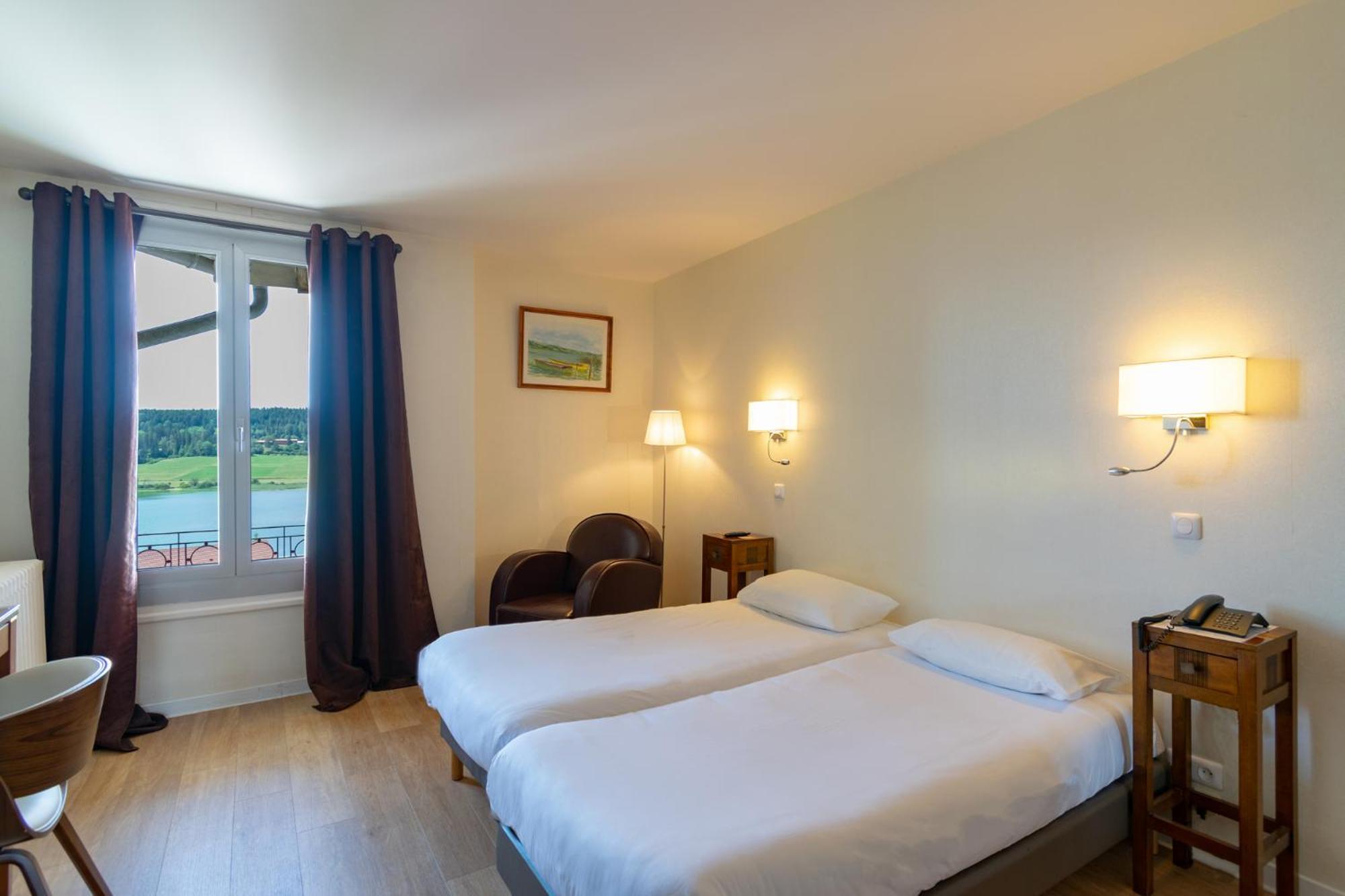 Hotel-Restaurant Le Lac Malbuisson Buitenkant foto